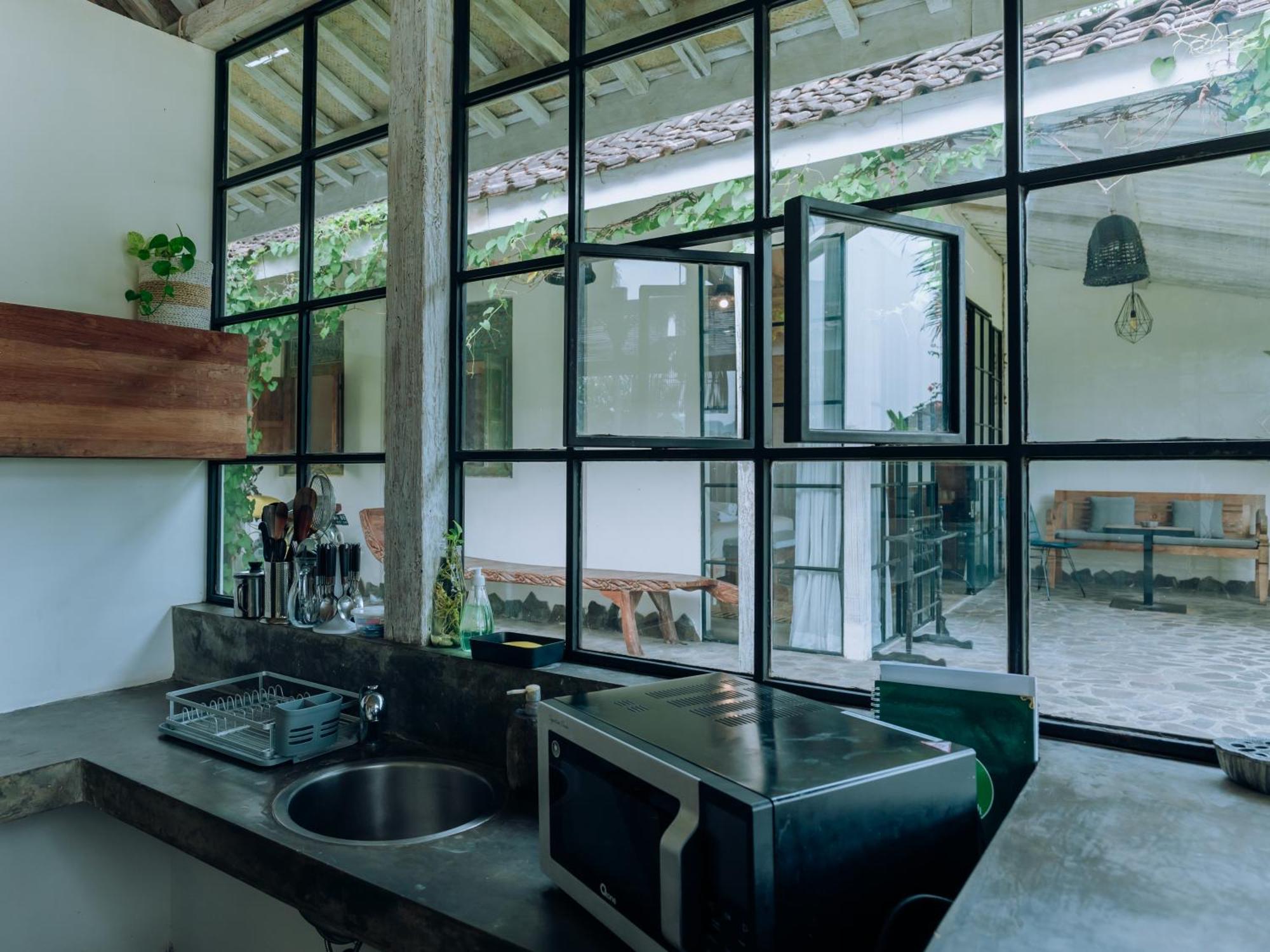 Sunmoonstarvillas Yogyakarta Jarakan Exterior photo