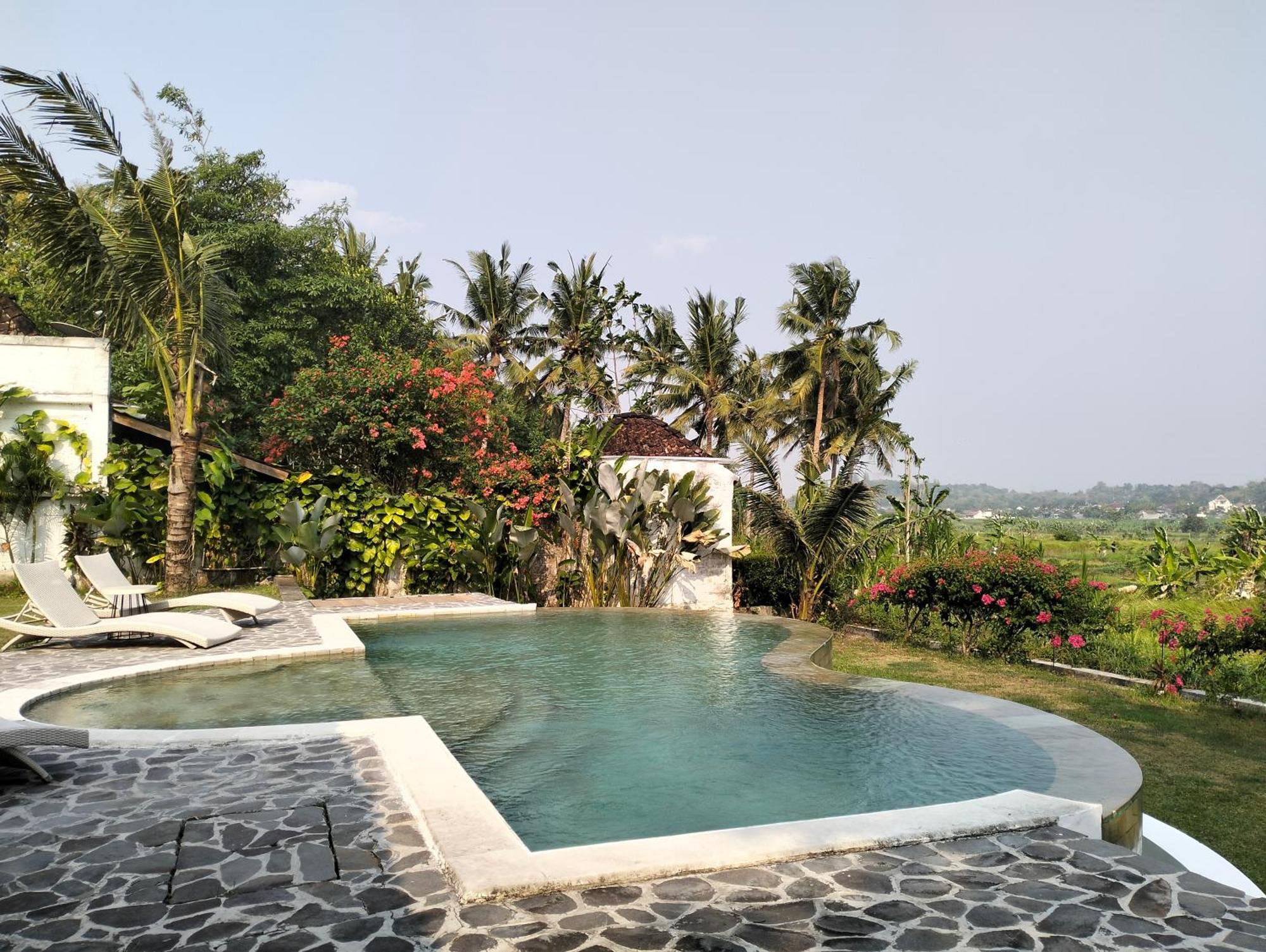 Sunmoonstarvillas Yogyakarta Jarakan Exterior photo
