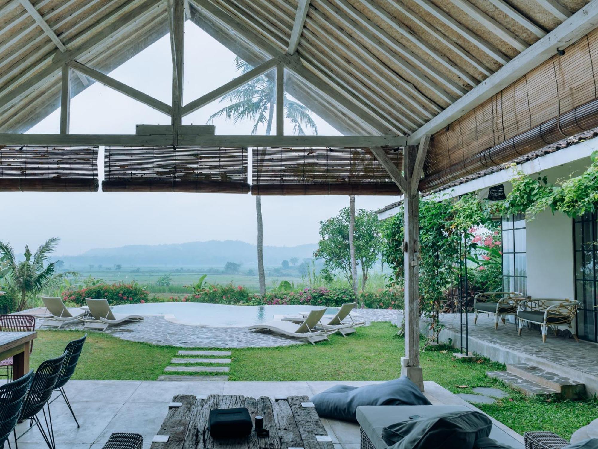 Sunmoonstarvillas Yogyakarta Jarakan Exterior photo